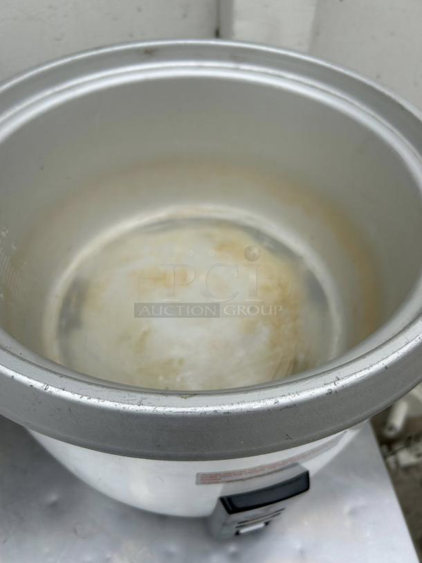 Thunder Group SEJ50000 30-cup rice cooker, digital controls, great condition, tested and working, 110-120v.