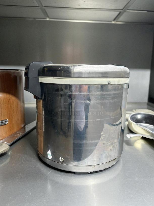 Thunder Group SEJ22000 50 cup electric rice warmer in excellent condition, stainless steel, 120v, tested and working.