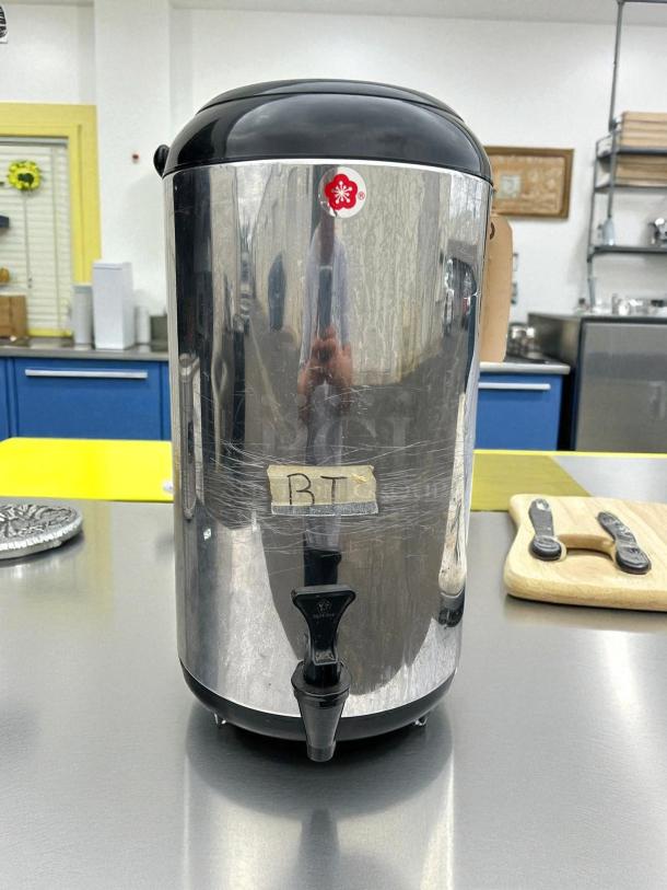 AUNG HUA heat-preservation tea barrel, great condition, stainless steel, black lid, BT label, floral logo marking.