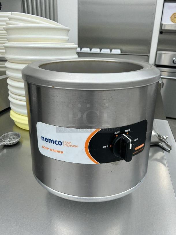 Nemco 6101A 11 Qt. Countertop Warmer in excellent condition, 120V, 750W, tested and working, with control panel.