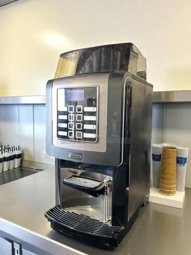 Necta Kometa automatic espresso machine, black, 120V/60Hz. Features keypad, tested and working, great condition.