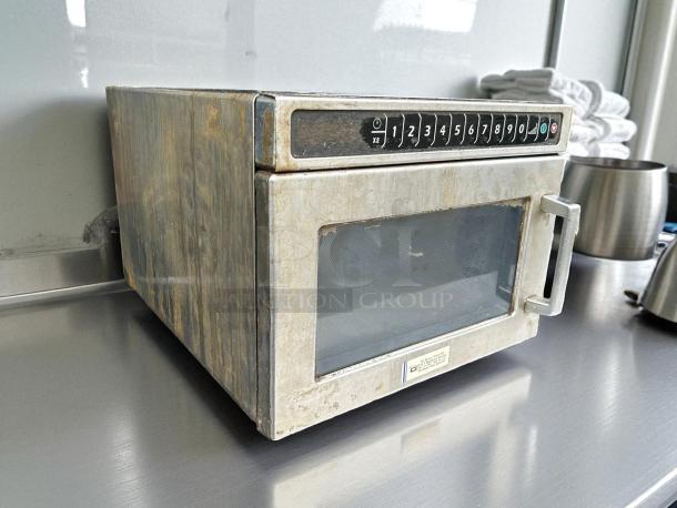 Amana HDC182 1800w commercial microwave, 0.6 cu.ft, stainless steel, great condition, tested working, keypad controls.