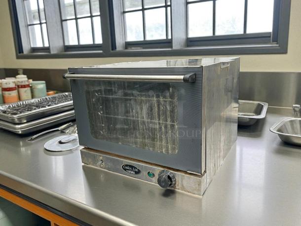 Cadco XA006 commercial convection oven in excellent condition, stainless steel, tested and working, with front control knob.