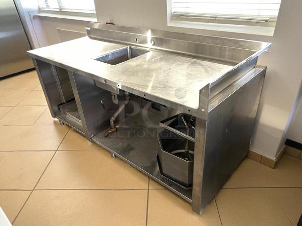 Winholt stainless steel sink and work table, 18"x12" Baskin sink, great condition, sleek design, integrated storage.