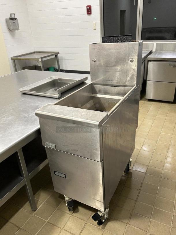 Pitco VF-35S 35lb high efficiency gas fryer, stainless steel, on wheels, tested and working, excellent condition.