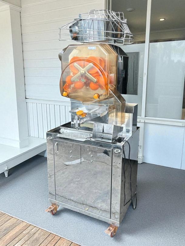 Citrocasa 8000 SB-ATS Advance Citrus Juicer, stainless steel, tested and working, visible brand logo, good condition.