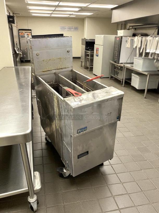 Pitco SG14T-S gas fryer, excellent condition, dual 25 lb vats, natural gas, floor model, tested and working, visible logo.