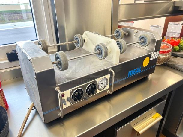 Lumar Ideal LU-2X25S commercial double vacuum tumbler, tested and working. Features control dials, pressure gauge, stainless steel body.