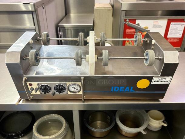 Lumar Ideal LU-2X25S commercial double vacuum tumbler, tested, working, with control knobs and gauge, in good condition.