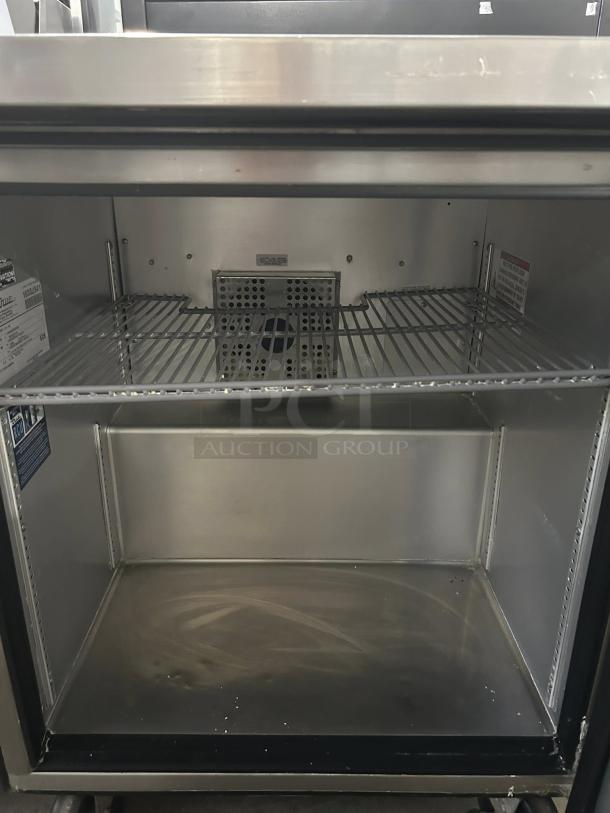True TWT-27-HC worktop refrigerator, 28", right hinge door, stainless steel, tested and working, excellent condition.