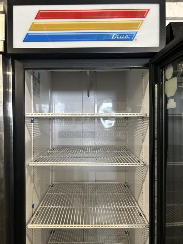 True GDM-23-HC cooler merchandiser, 23 Cu.Ft, with single glass door. Great condition, tested and working. Three shelves inside.