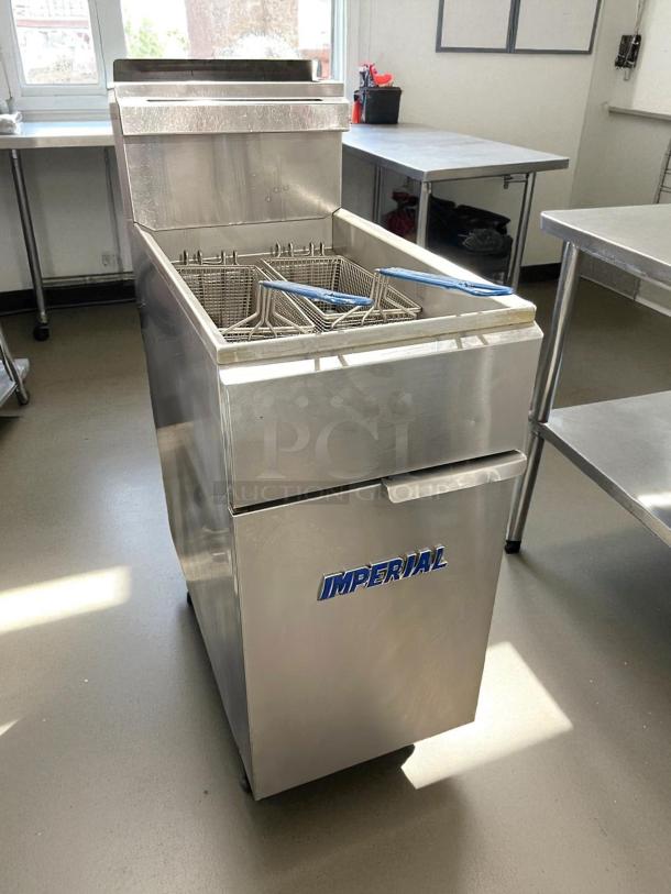 Imperial IFS-40 gas fryer, 40lb capacity, 105,000 BTU, stainless steel, great condition, tested working.