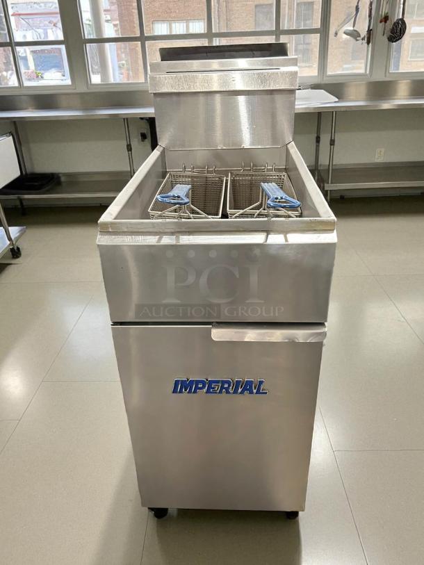 Imperial IFS-40 gas fryer, 40lb capacity, 105,000 BTU, stainless steel, dual baskets, great condition, tested and working.