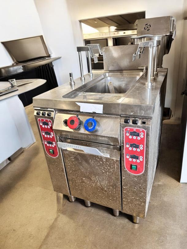 Outstanding condition Rosito Bisani CPG1 gas pasta cooker, natural gas, fully tested, red and blue control knobs.