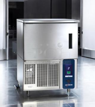 Alto-Shaam QC3-3 undercounter blast chiller/freezer, stainless steel, superb condition, tested, 115V, digital display.