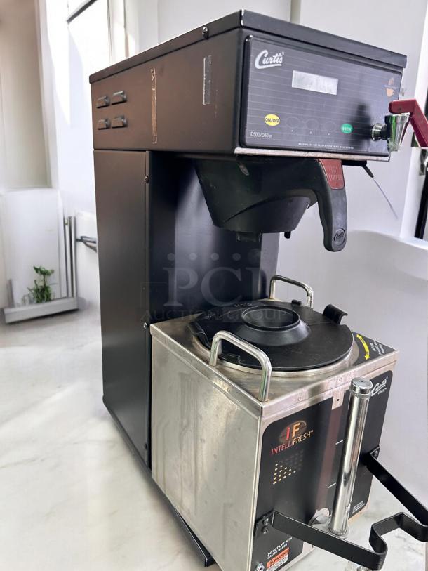 Wilbur Curtis D500GT12B000 G3 Digital Single Coffee Brewer in outstanding condition, 120V, tested and working.