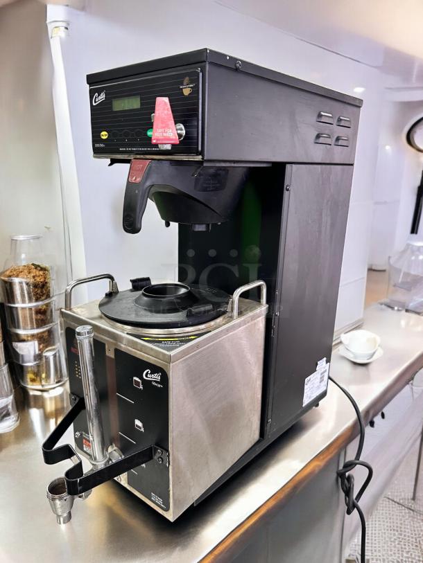 Wilbur Curtis D500GT12B000 G3 Digital Coffee Brewer, outstanding condition, stainless steel, 120V, fully tested, working.
