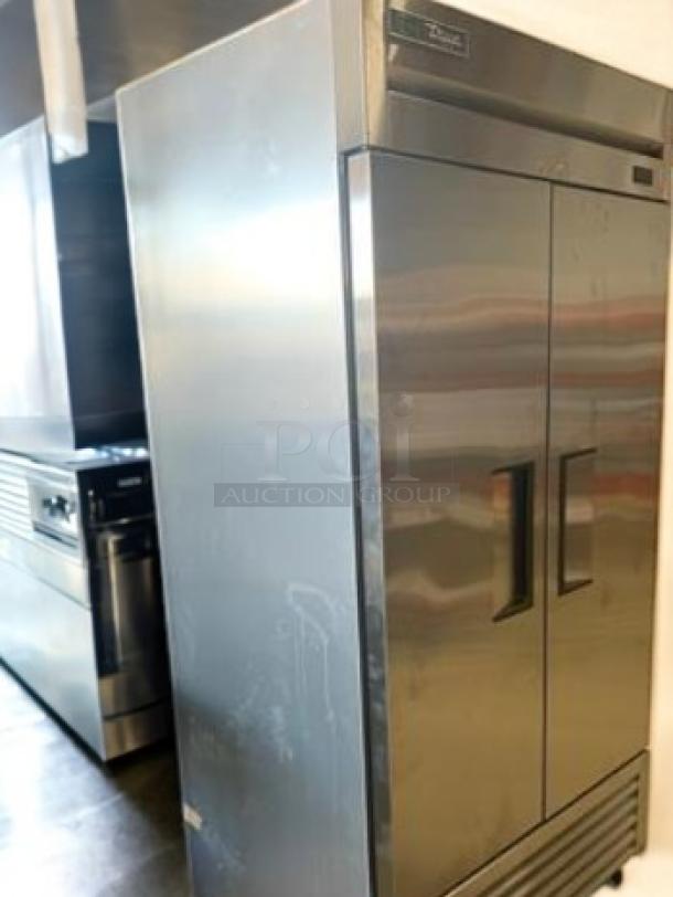 True T-35F-HC double door reach-in freezer in immaculate condition. 115V, fully tested and working. Stainless steel finish.