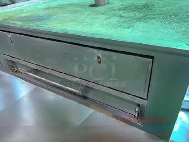 Commercial gas deck pizza oven, single deck, outstanding condition, fully tested and working. Sturdy construction with handle.