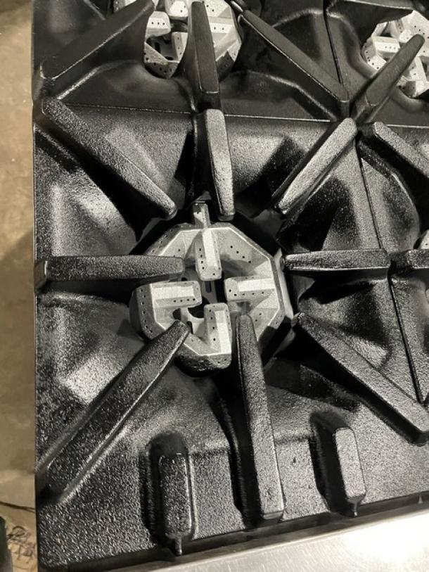 U.S. Range 10 burner stove top, cast iron grates, natural gas, commercial-grade appliance. Mint condition.