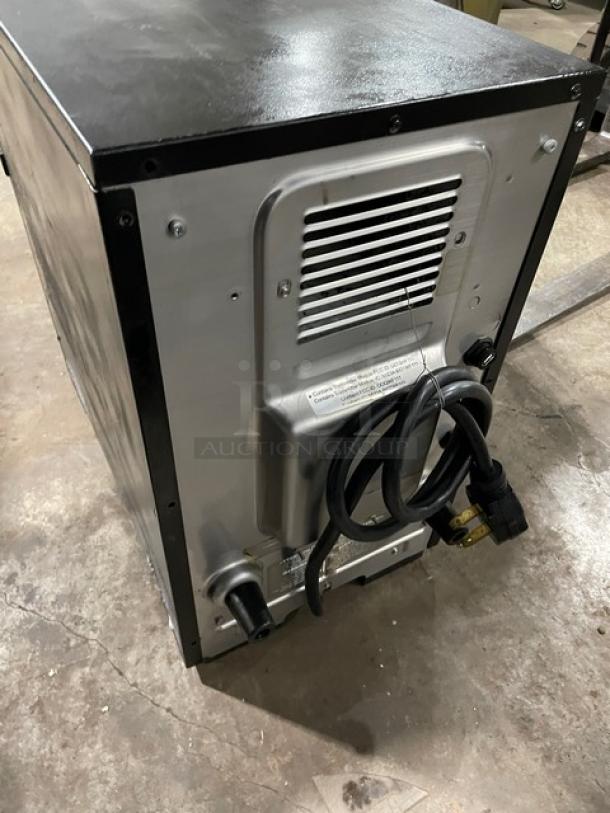MerryChef Eikon E2S countertop high-speed cook oven, black, electric, 208/240V, 1 phase, with power cord.