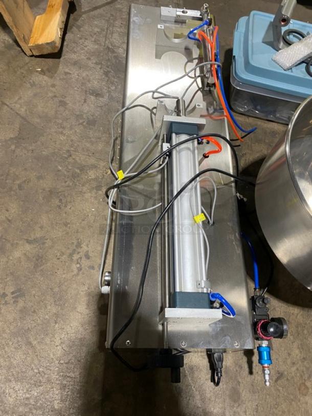 Vevor commercial countertop liquid filling machine with stainless steel hopper, pneumatic and electric features, shown with attachments.