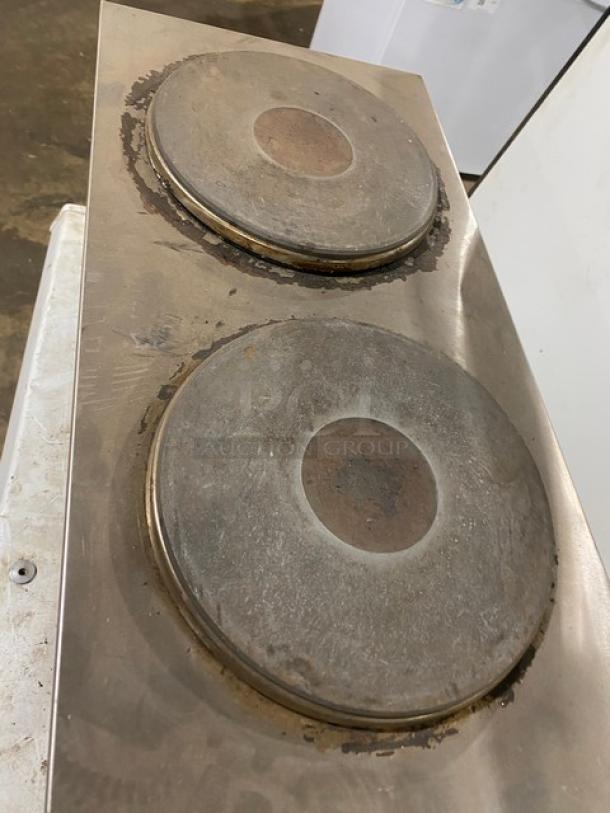 Toastmaster Pro-Series 2-burner hot plate range, model THPF, stainless steel, shows signs of use. Commercial quality.