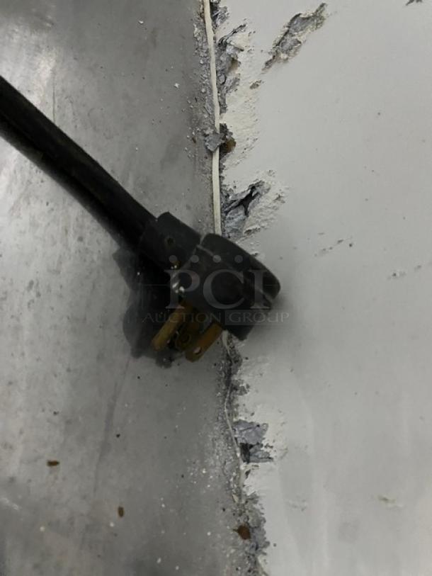 Habco Commercial ESM28 refrigerator plug, 115V, single phase, shown against a chipped floor. Energy Star Certified.
