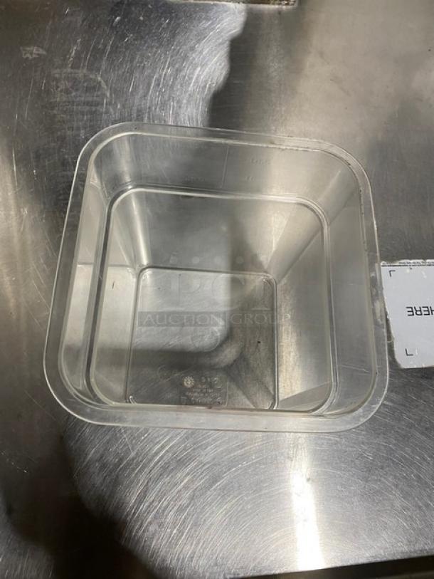 Cambro clear polycarbonate 4 Qt. food container in good condition, square shape; ideal for commercial use.