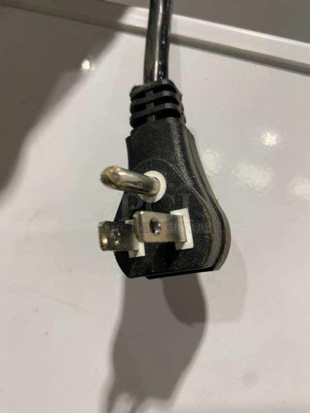 Power cord of Hisense Commercial White Chest Freezer, model WCF070M6RWD, 115V. Plug in good condition.