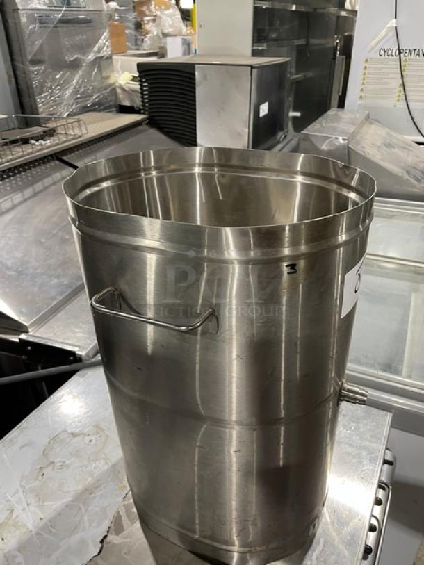 Bunn TD04 iced tea dispenser, stainless steel, 4-gallon capacity, with handles, model TD0-4, SN: TD0706244.