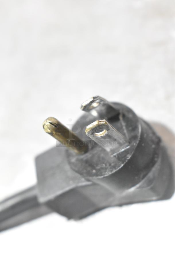 Electric plug of Beverage Air WTR60A cooler, 115 volts, 1 phase, commercial use.