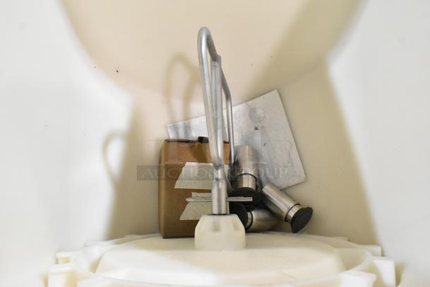 Brand new Avantco 194HBN12022 stainless steel 22" hotel ice dispenser, 120 lb capacity. Includes parts, 120V, 1 Phase.