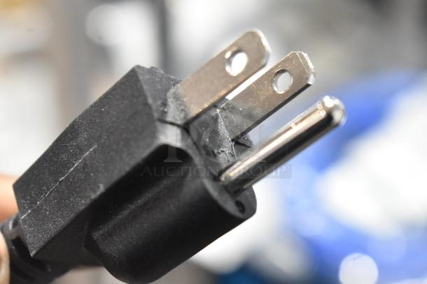 Close-up of a power plug for a Carnival King 382RWLL35 stainless steel 3.5 Qt. warmer, 120V, 1 phase.