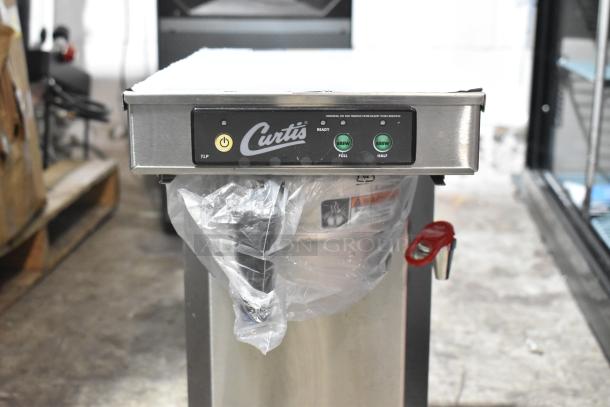 Curtis TLP12A19 stainless steel airpot brewer, new condition, features hot water dispenser, metal brew basket. Tags present.