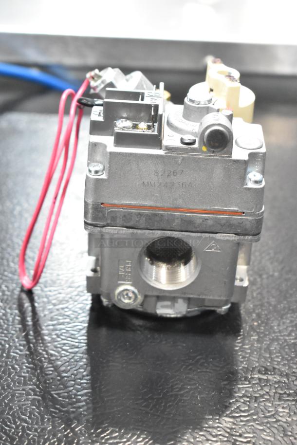 Brand new American Range A37404 combo natural gas valve, model HPA37404. Minor scratches visible.