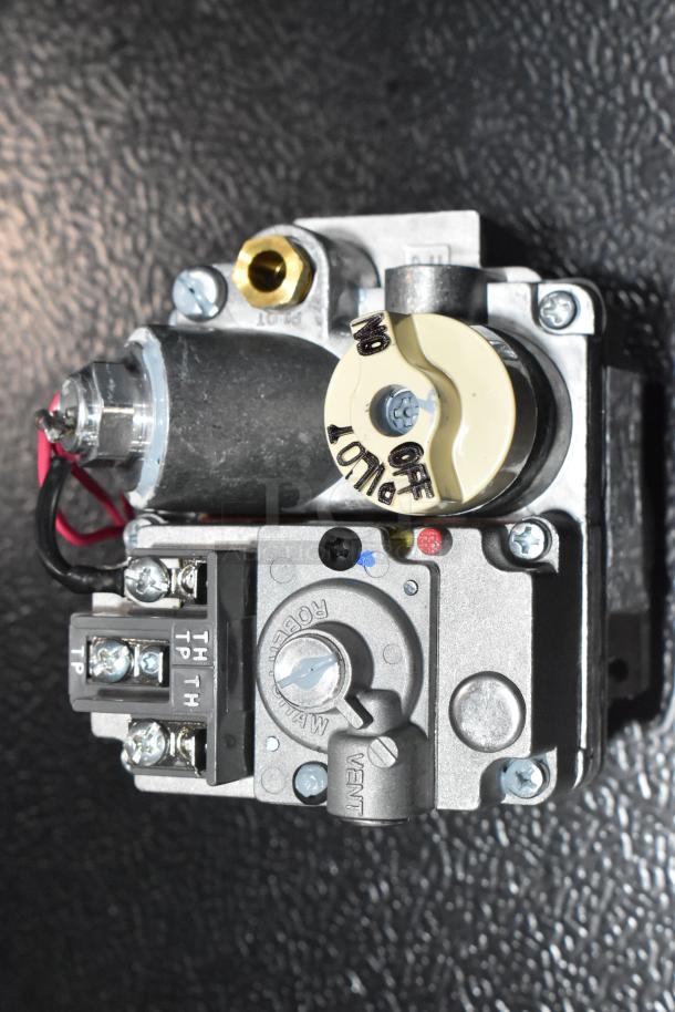BRAND NEW American Range A37404 combo natural gas valve, model HPA37404, in scratch and dent condition. Features control dial and labeled connections.