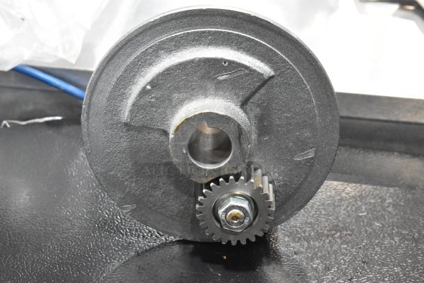 Brand new Avantco axle for MX30H, MX30MGKIT, and MX30SHKIT models. Scratch and dent. Metal gear visible.