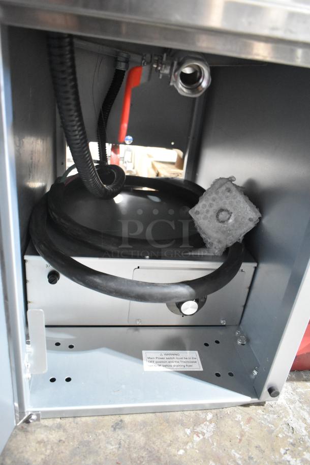 Stainless steel interior of Avantco 177EF40C electric floor fryer, showing wiring and a labeled warning tag. Brand new condition.