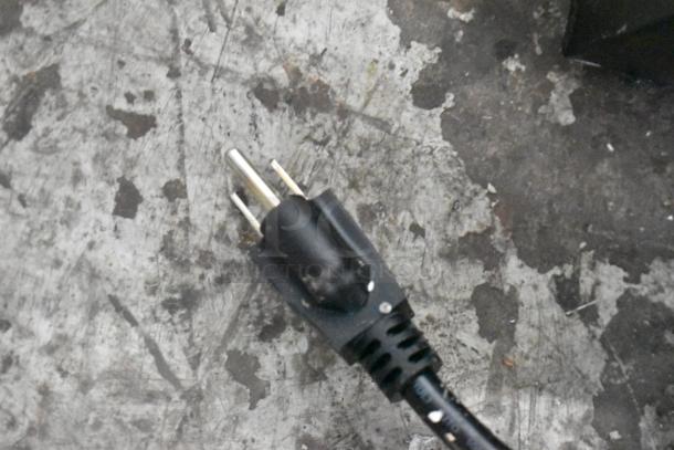 Three-prong plug for Carnival King 382PMW17R popcorn machine, suitable for 120 Volts, 1 Phase.
