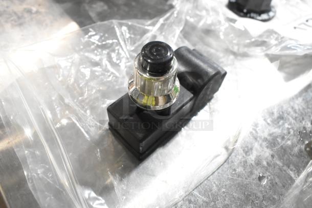 Southbend 1190573 T-Stat Knob, black and silver, new condition, on plastic wrap, part of a scratch and dent lot.