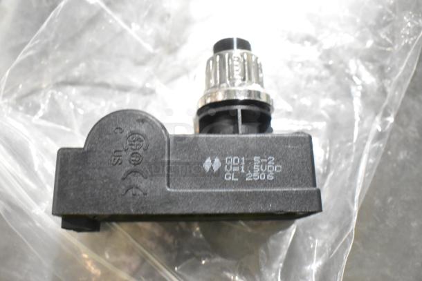 5 brand new Southbend control components, including T-Stat Knob HP1190573, Knob HP1184689, Hot Surface Ignitor HP1183200.