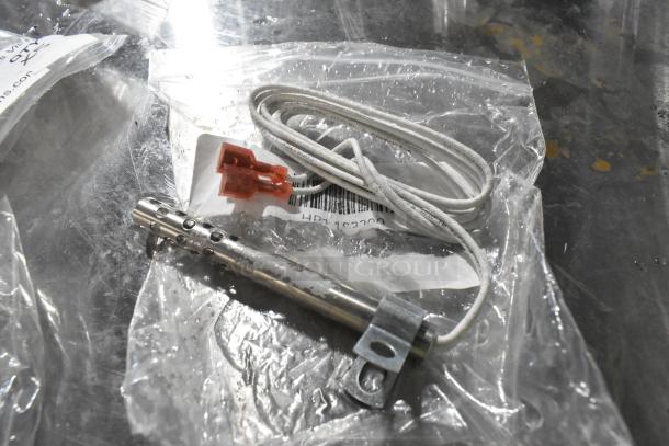 5 new Southbend parts including 1190573 T-Stat knob, 1184689 knob, and 1183200 hot surface ignitor. Items in sealable bags.