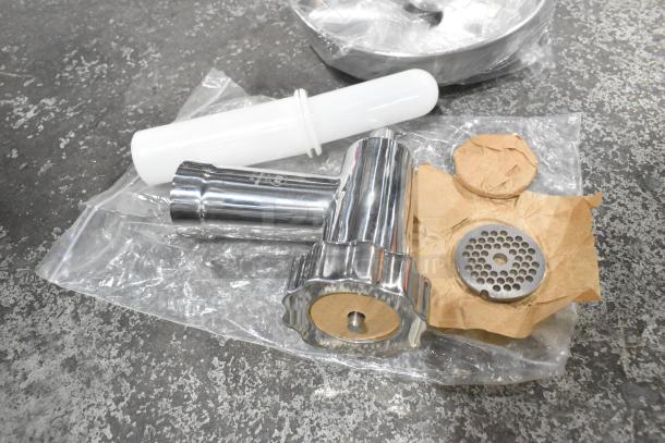 BRAND NEW Avantco 177MIX8XMG #5 Hub Meat Grinder Attachment for MIX8 Mixers, scratch and dent condition.