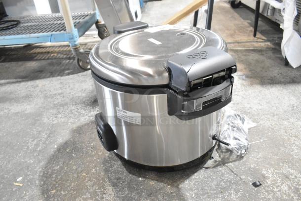 Brand new Galaxy 177RCSG60 electric rice cooker/warmer, 2024 model, with minor scratches. 120 Volts, 1 phase.