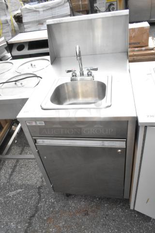 QualServ WMSC24MS Stainless Steel Single Bay Portable Sink on Commercial Casters. - Item #1212343