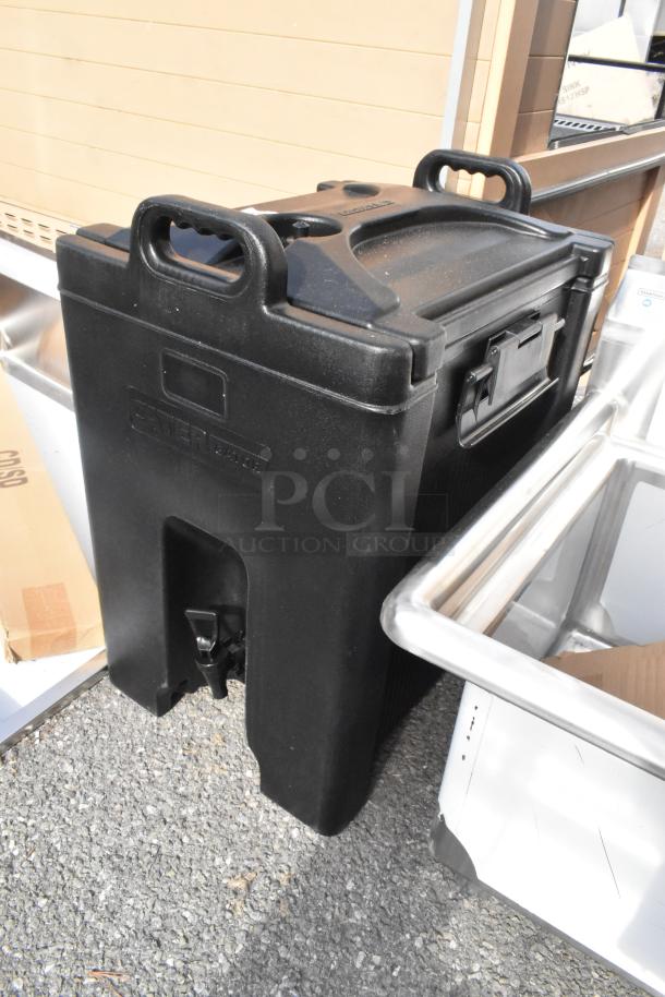 BRAND NEW Cambro CaterGator 10 Gallon Black Insulated Beverage Dispenser, scratch and dent condition, sealed spigot.