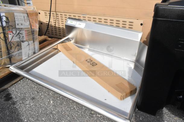 Brand new Regency 600CDT36L 16 Gauge 3' clean dish table with left drainboard. Scratch and dent condition.