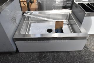 BRAND NEW SCRATCH AND DENT! Regency 600SM20286 33