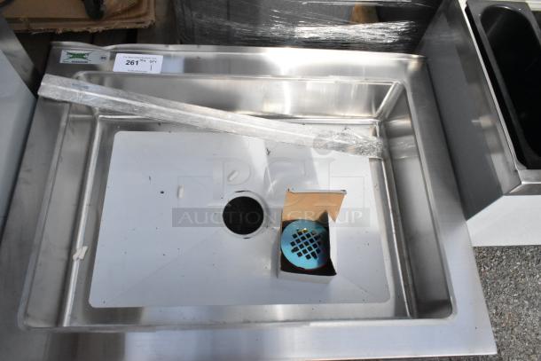 BRAND NEW SCRATCH AND DENT Regency 600SM20286 mop sink, 16-gauge stainless steel, 33"x28"x20", single compartment.